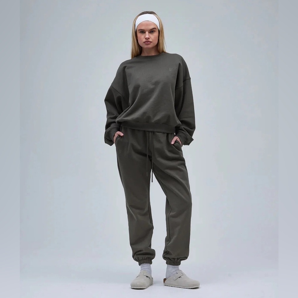 NWT Thirty Years Signature Crew Sweatpants